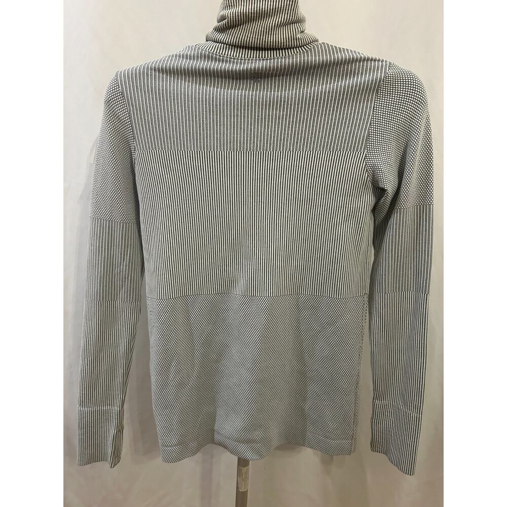 NWT Athleta Flurry Base Layer Turtleneck Light Women's size S - Picture 4 of 7
